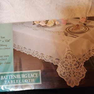 TABLECLOTH (NWT)